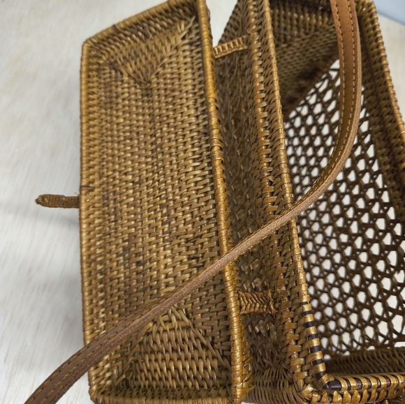 Bembien Flora Crossbody Bag - Picture 9 of 11